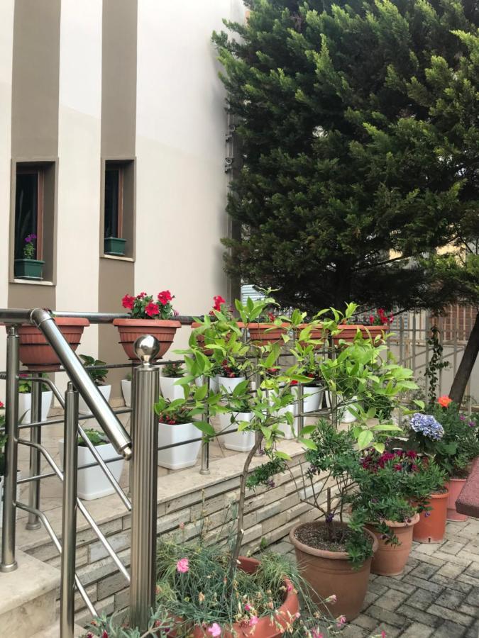 Guest House Il Palazzo Дуррес Экстерьер фото